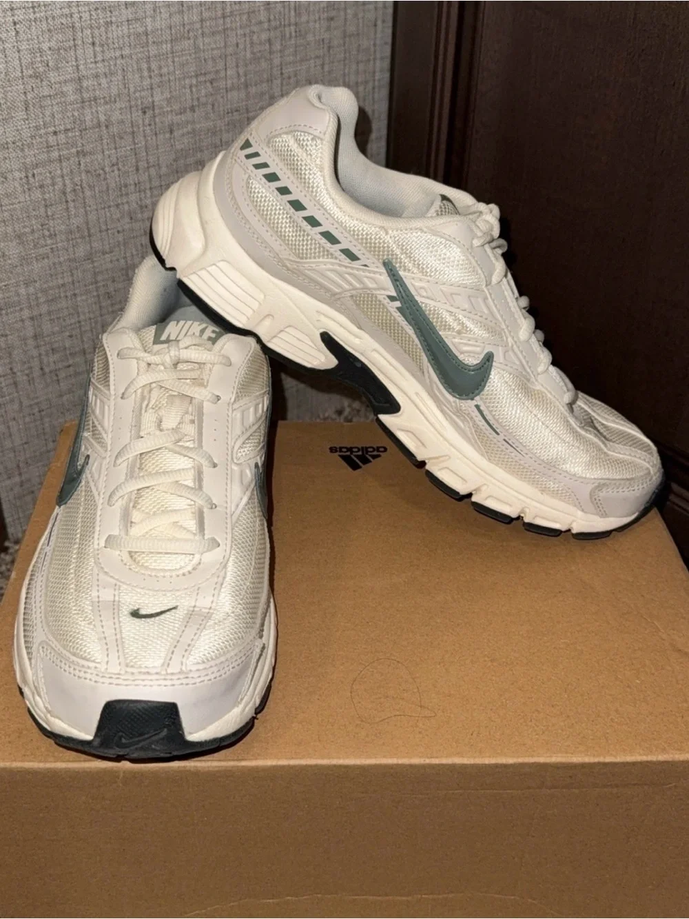 Nikes Initiator women size 9